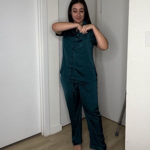 Desiree's Closet (@desygato) | Poshmark